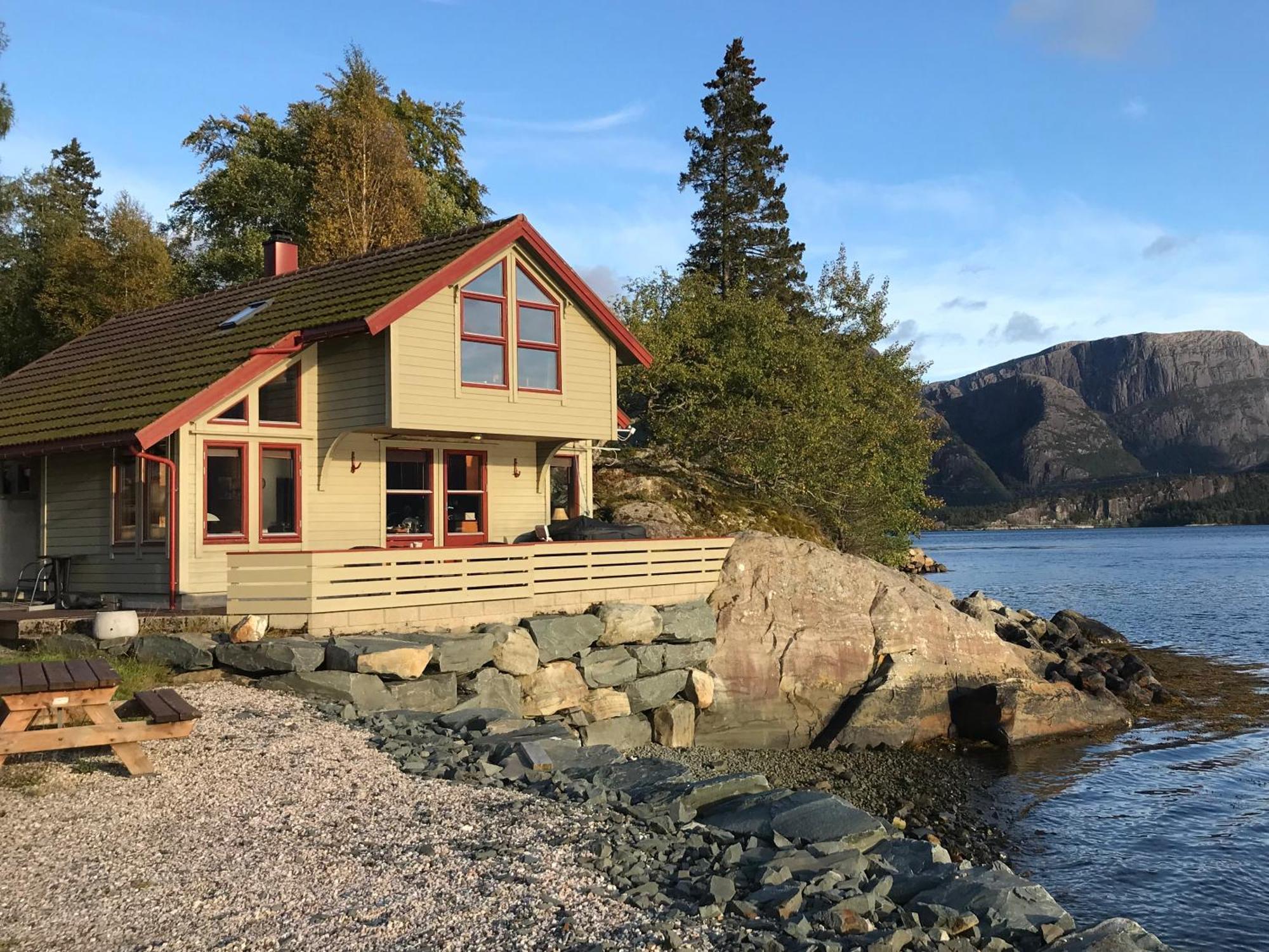 Seaside 3-Bedroom House Svelgen Exterior photo